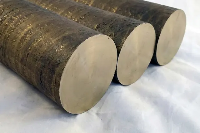 Bronze bars with dark surface and bright cut faces